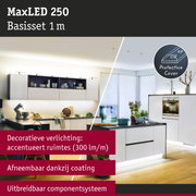 Moderne witte keuken met decoratieve LED-verlichting en uitbreidbare MaxLED 250 Basisset 1 m