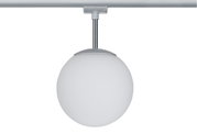 Rund loftlampe med hvidt glas og sølvfarvet metalbeslag til moderne belysning