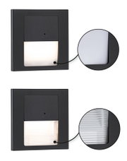 Schwarze LED-Wandleuchte mit zwei Lichtdiffusoren in weiß und geriffelt für moderne Innenbeleuchtung