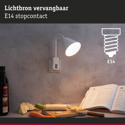 Witte flexibele wandleeslamp met E14-fitting boven kookboek en groenten tegen grijze muur
