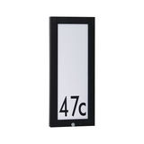 Schwarzes LED-Hausnummernschild mit weißem Hintergrund und Zahl 47c, wetterfest und modern.