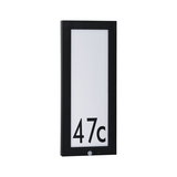 Sort LED-husnummer skilt med hvid baggrund og nummer 47c, vejrbestandigt og moderne design.