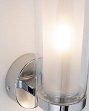 Wandlampe mit verchromtem Metall und zylindrischem Glas in Weiß für modernes Wohnambiente