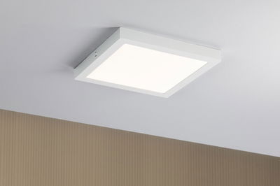 Plafonnier LED carré blanc en métal avec éclairage uniforme pour espaces de vie modernes