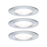 Trois spots encastrés ronds en aluminium brossé argenté pour éclairage LED moderne.