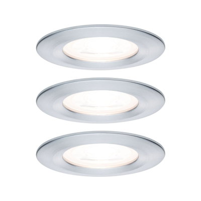 Trois spots encastrés ronds en aluminium brossé argenté pour éclairage LED moderne.