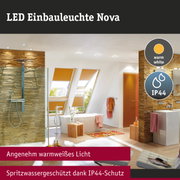LED Einbauleuchte Nova mit warmweißem Licht und IP44 Schutz in modernem Badezimmer mit Holzdekor