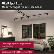 Schwarzes URail Spot Luxe Schienensystem mit sechs LED-Spots in modernem Wohnzimmer mit Sofa