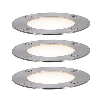 Drei runde LED-Einbauleuchten aus gebürstetem Edelstahl mit warmweißem Licht für Außenbereiche.