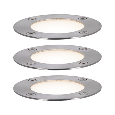 Trois spots encastrés ronds en acier inoxydable brossé avec lumière blanche chaude pour l'extérieur.