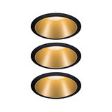Drie ronde inbouwspots met zwarte rand en gouden reflector voor moderne LED-verlichting