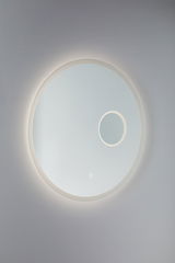 Ronde wandspiegel met LED-verlichting en vergrotende cosmetische spiegel in wit voor badkamer.