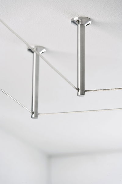 Support de plafond en acier inoxydable brossé avec câbles en acier pour systèmes d'éclairage modernes