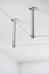 Deckenhalter aus gebürstetem Edelstahl mit Stahlseilen für moderne Beleuchtungssysteme