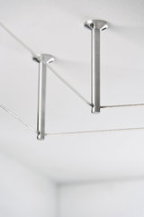 Deckenhalter aus gebürstetem Edelstahl mit Stahlseilen für moderne Beleuchtungssysteme