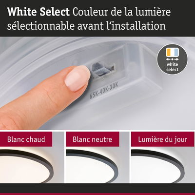 Doigt réglant la couleur de lumière sur plafonnier LED avec fonction White Select en blanc chaud, neutre et lumière du jour