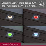 Vier LED-Bodeneinbauleuchten in Weiß, Rot, Grün und Blau auf dunklem Holz mit Energiesparhinweis
