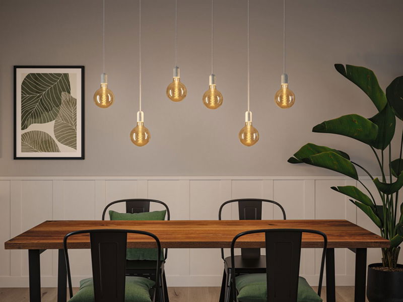 Moderner LED-Deckenstrahler in Weiß mit verstellbaren Spots für flexible Raumbeleuchtung