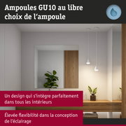 Miroir de salle de bain moderne avec étagère en bois et suspensions blanches pour éclairage flexible