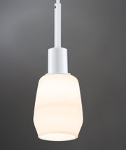Moderne weiße Pendelleuchte mit opalem Glas und Stoffkabel für stilvolle Innenbeleuchtung