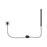 Schwarzes Stromkabel mit Dimmer und Stecker an weißer Steckdose für LED-Beleuchtung