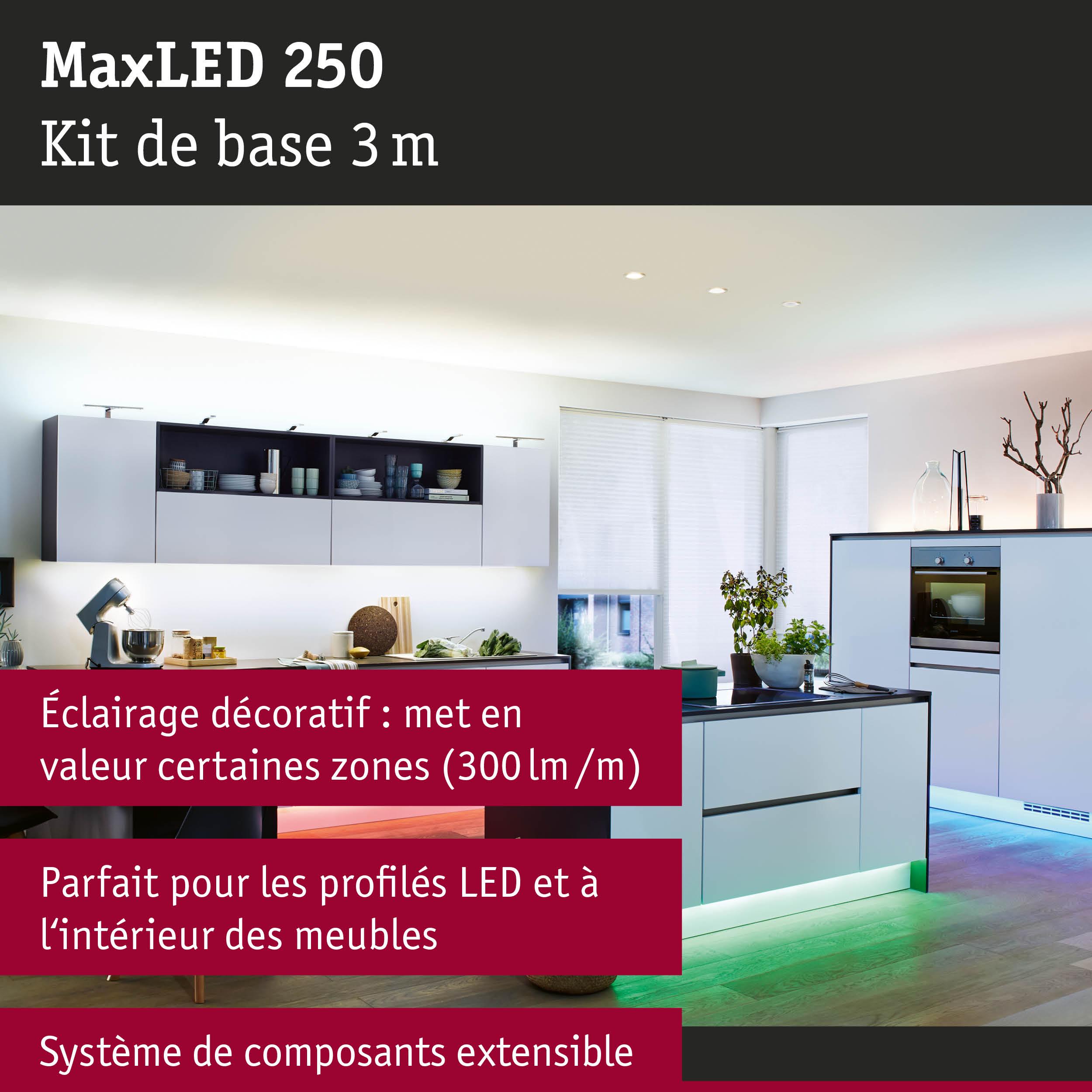 Cuisine moderne avec éclairage LED MaxLED 250 blanc et accents colorés sous meubles et îlot