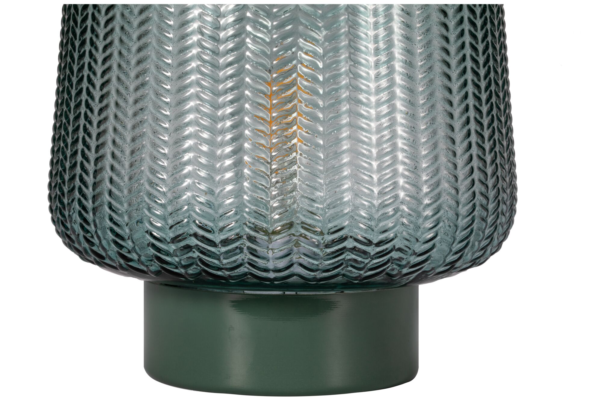 Close-up van groene glazen lampenkap met gestructureerd patroon en groene metalen voet voor woonverlichting