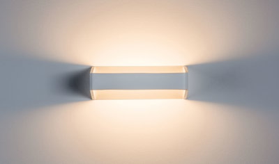 Applique murale LED blanche en métal moderne avec lumière blanche chaude et effet lumineux décoratif