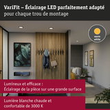 Éclairage LED blanc chaud 3000K pour un éclairage lumineux et efficace dans un couloir moderne