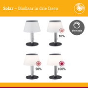 Dimbare solar tafellamp met witte kap en zwarte voet in vier helderheidsniveaus