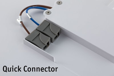 Connecteur rapide gris en plastique avec fils marron et bleu fixé à un panneau LED blanc pour éclairage.