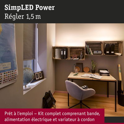 Bureau moderne avec étagères en bois et bureau éclairés par une bande LED de 1,5 m avec variateur