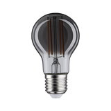Klassische LED-Glühbirne mit transparentem Glas und silbernem Schraubsockel für energiesparende Beleuchtung