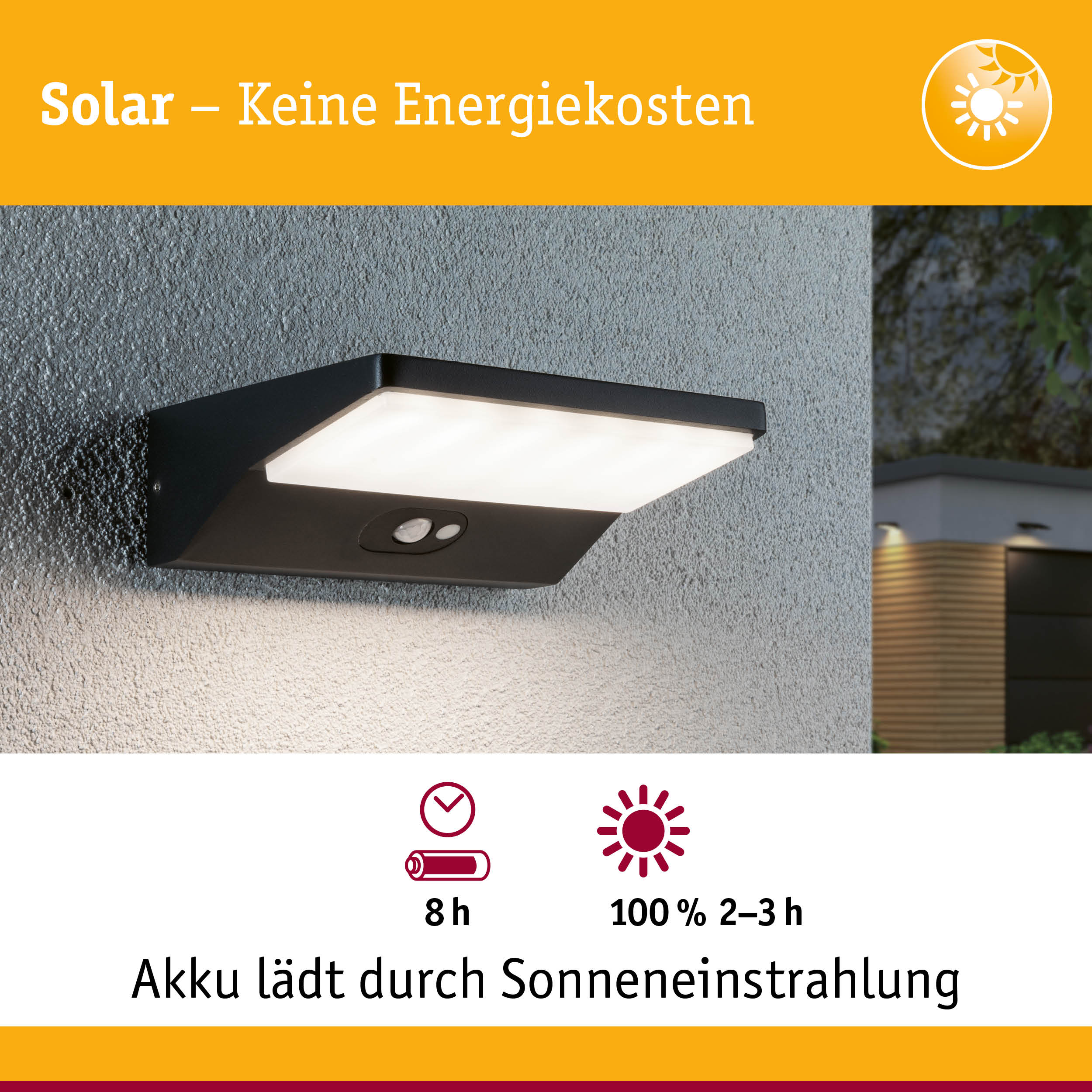 Schwarze Solar-Außenwandleuchte mit Bewegungsmelder an grauer Wand, energiesparende LED-Beleuchtung