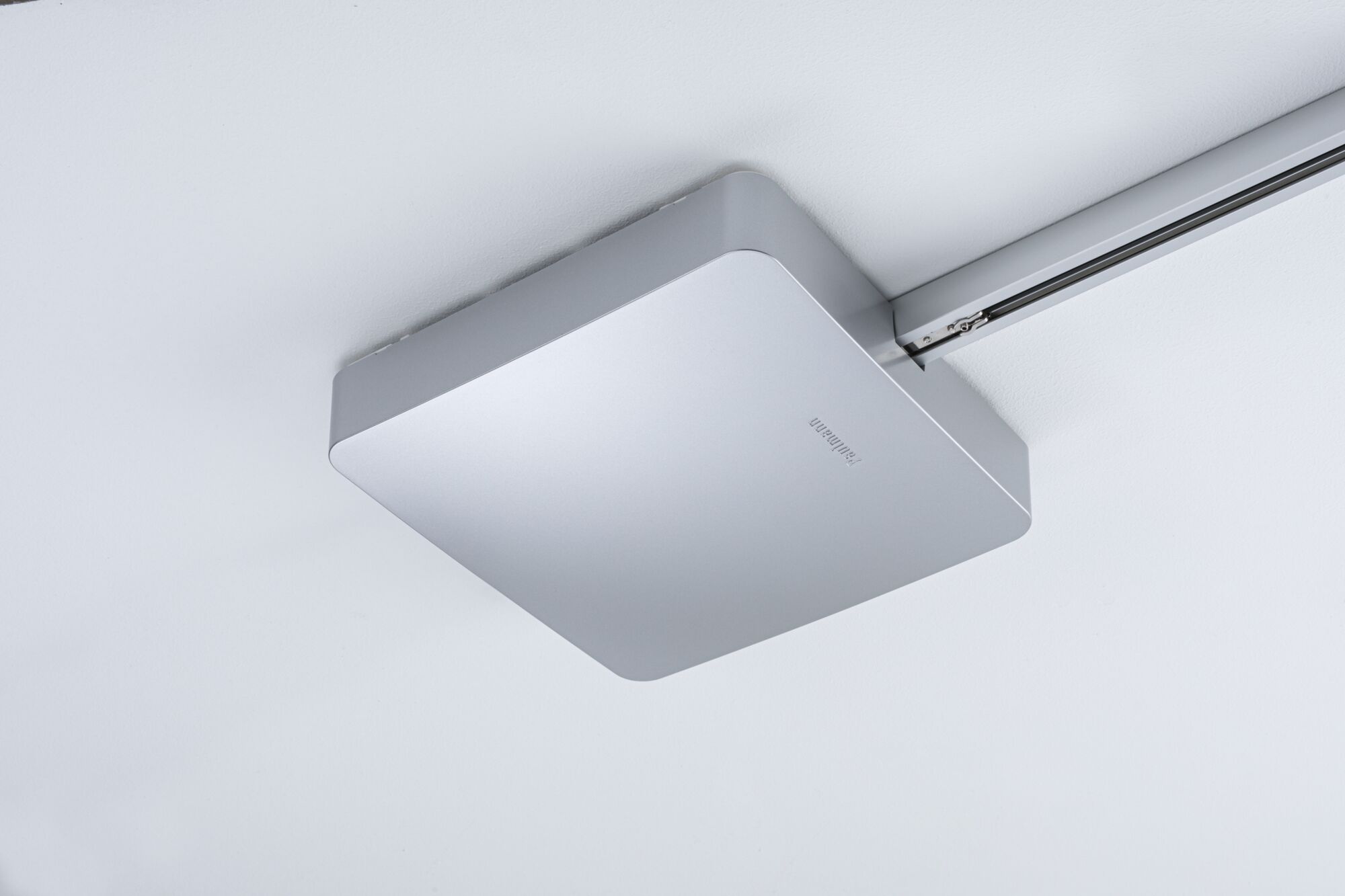 Mat zilveren vierkante plafondlamp van aluminium met strak modern ontwerp