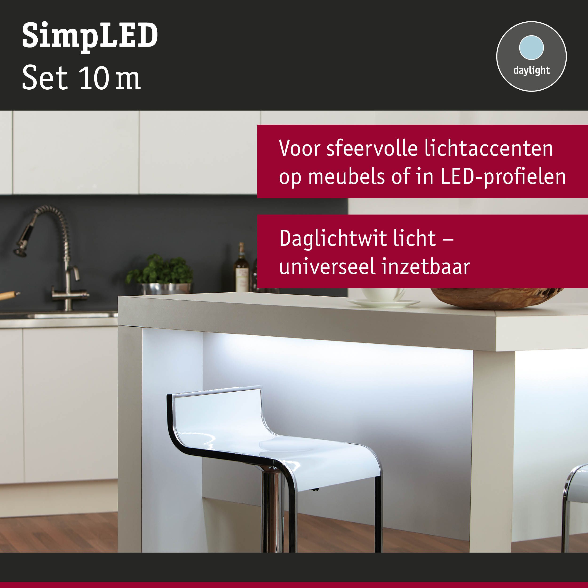 Moderne witte keukenbar met LED-verlichting en transparante barkruk van kunststof en metaal