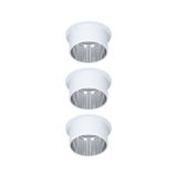 Drei weiße Einbaustrahler aus Metall mit silbernem Reflektor für moderne LED-Beleuchtung