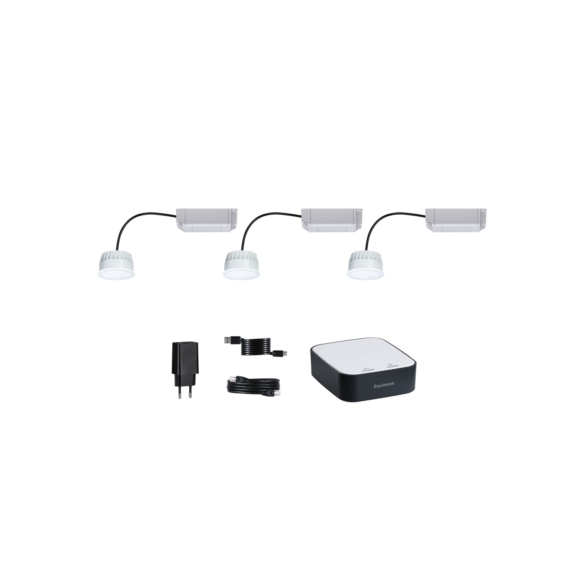 Drie witte LED-spotlights met adapters en bedieningsunit voor slimme verlichtingssystemen.