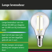 LED-lamp met lange levensduur in hand, energiezuinige LED-verlichting met 50.000 uur gebruik.