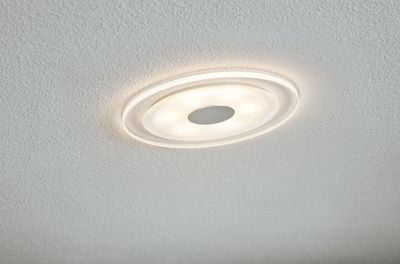 Runde weiße LED-Deckenleuchte mit warmweißem Licht und modernem Design für Wohnräume