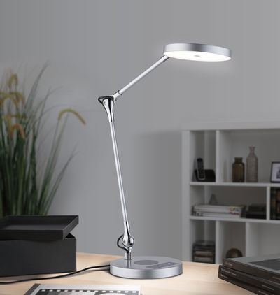 Lampe de bureau LED moderne en métal argenté avec bras réglable et commande tactile pour éclairage de bureau