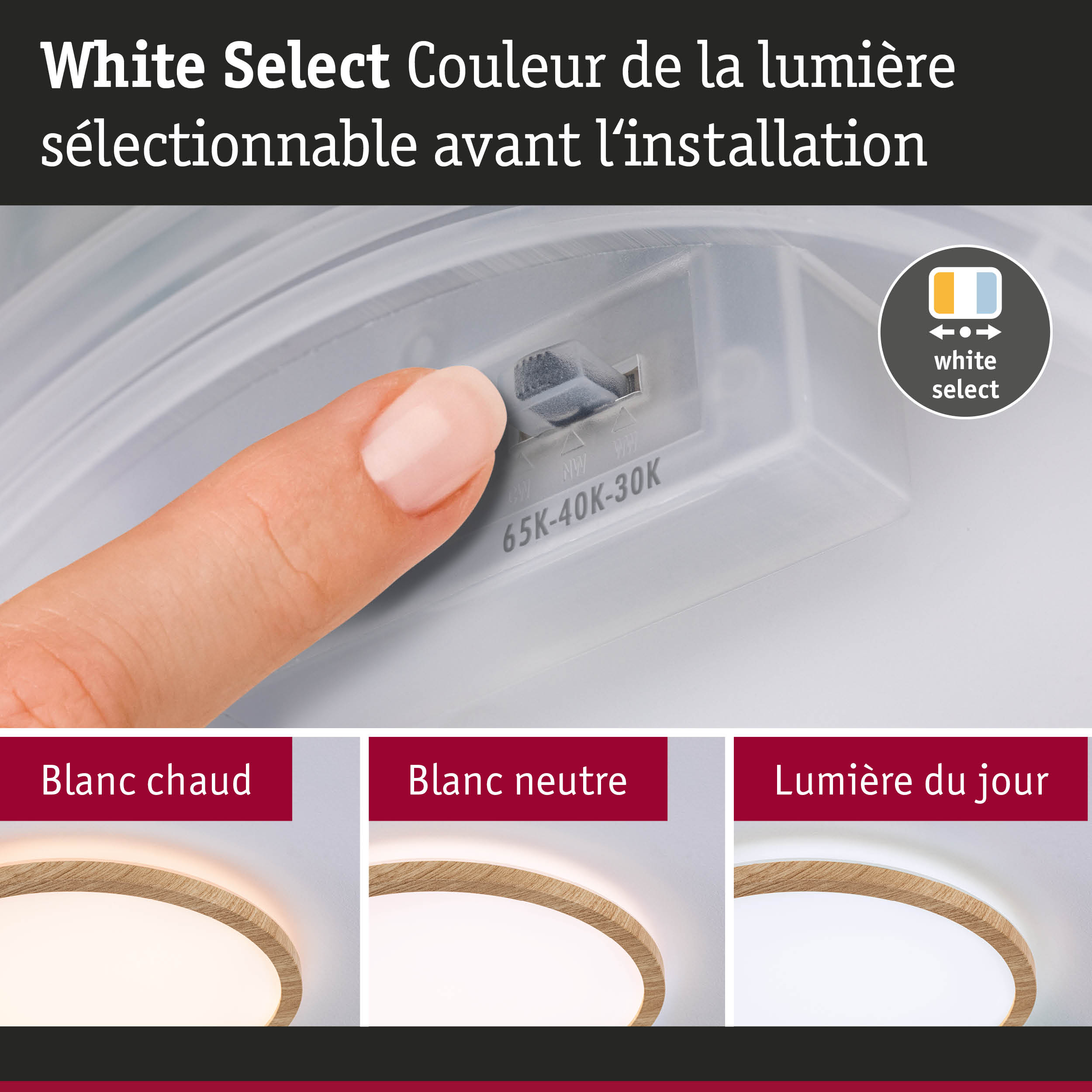 Main réglant la couleur de la lumière sur un plafonnier blanc avec anneau en bois