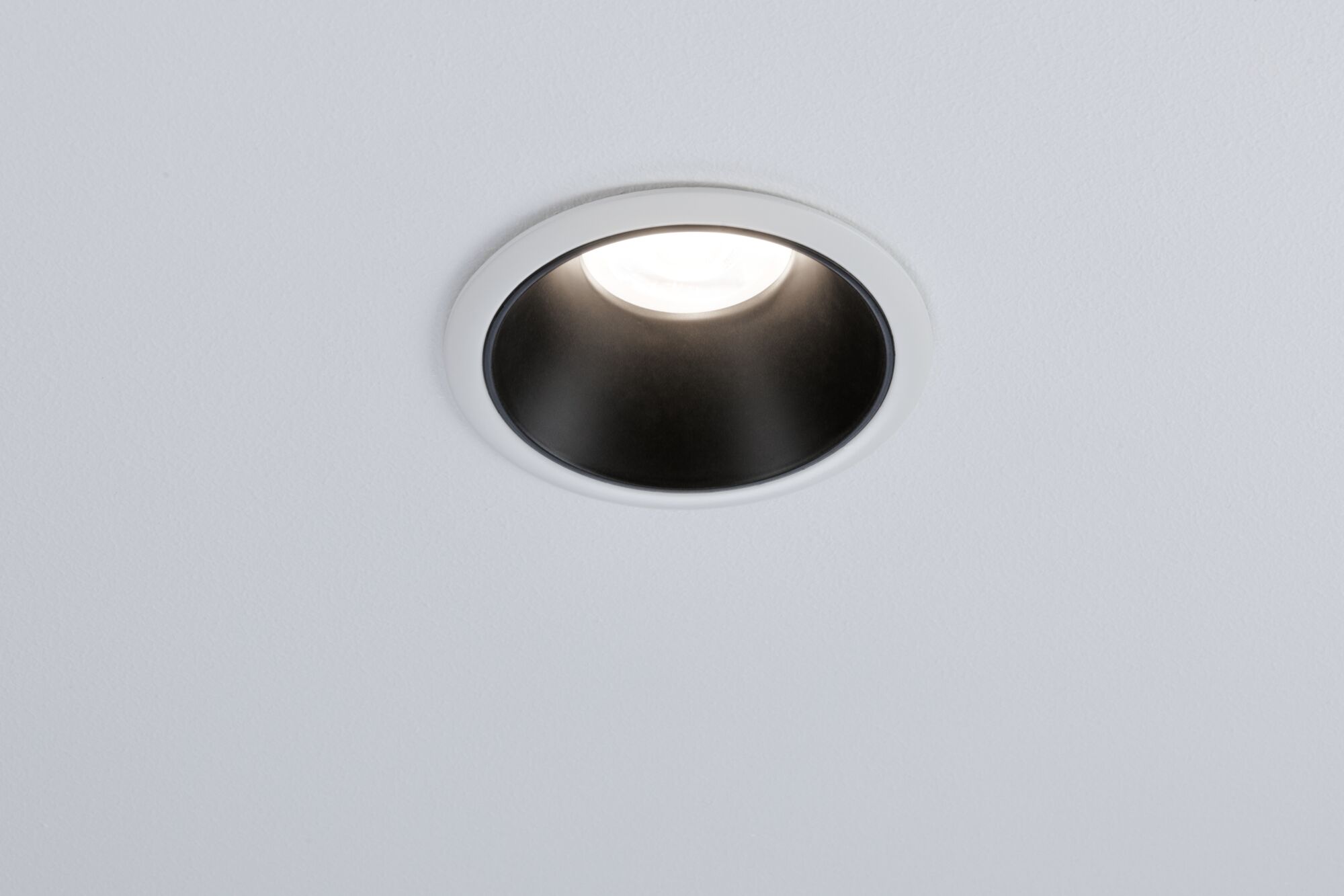 Round recessed light with white frame and black reflector, modern LED ceiling lighting