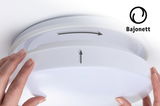 Plafonnier blanc en plastique avec fixation à baïonnette pour une installation facile au plafond