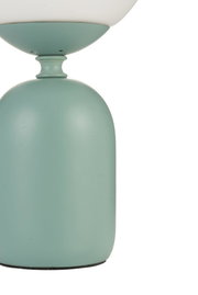 Groen gelakte metalen lampvoet met witte lampenkap, moderne woonverlichting