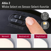 Vinger bedient zwarte sensor schakelaar met White Select functie voor LED-verlichting in warm, neutraal en daglichtwit