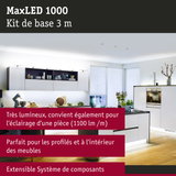 Cuisine blanche moderne avec système d’éclairage LED MaxLED 1000 pour meubles et pièce