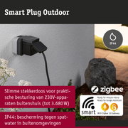 Zwarte slimme buitenstekker met IP44 bescherming voor 230V apparaten, compatibel met Zigbee en spraakbesturing
