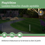 Lampes de jardin LED noires avec lumière blanche chaude le long d'un chemin pour terrasse et jardin