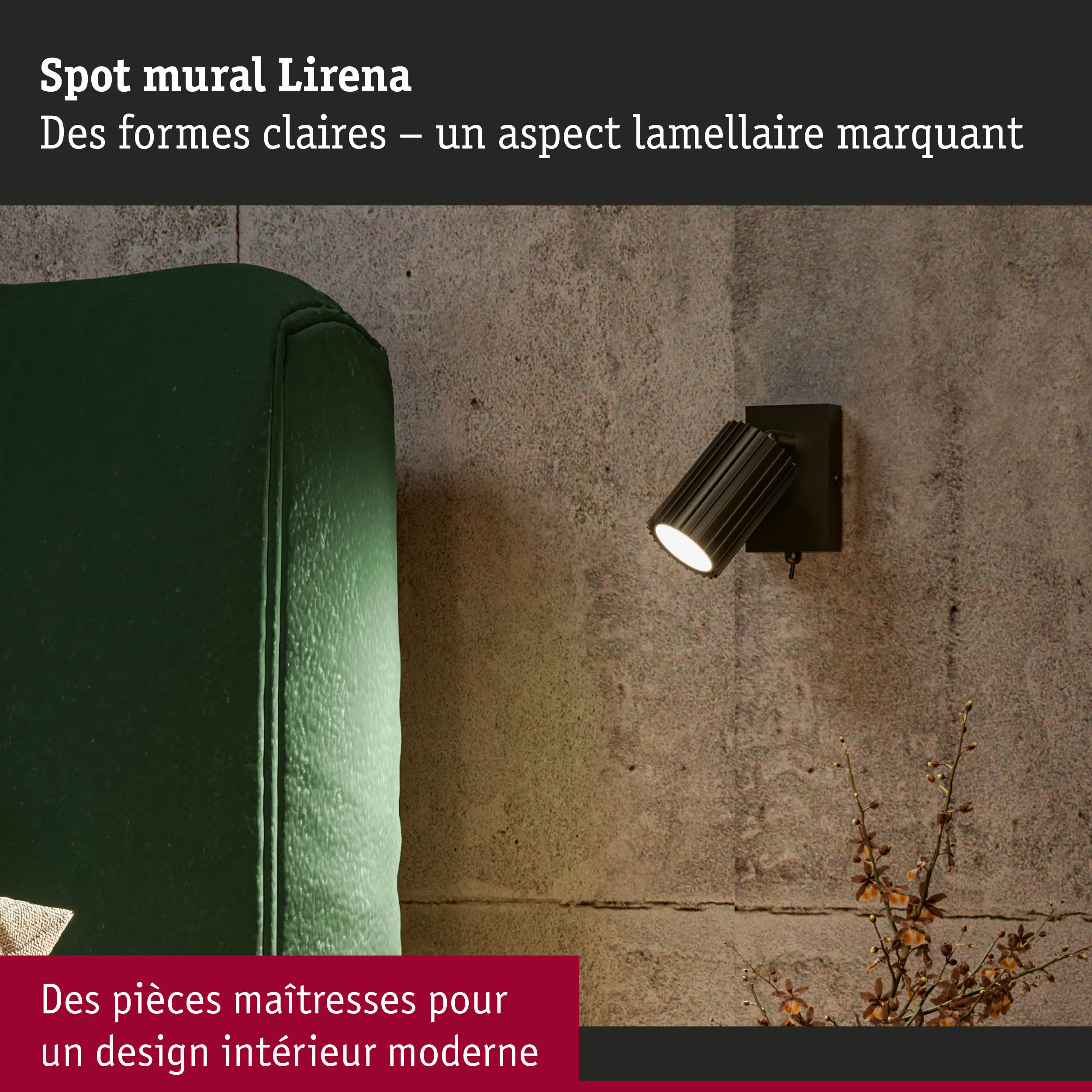 Spot mural noir Lirena avec design lamellaire sur mur gris à côté d'un canapé vert
